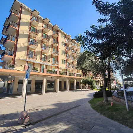 Roma 32 By Tempovacanza Marina dʼAndora